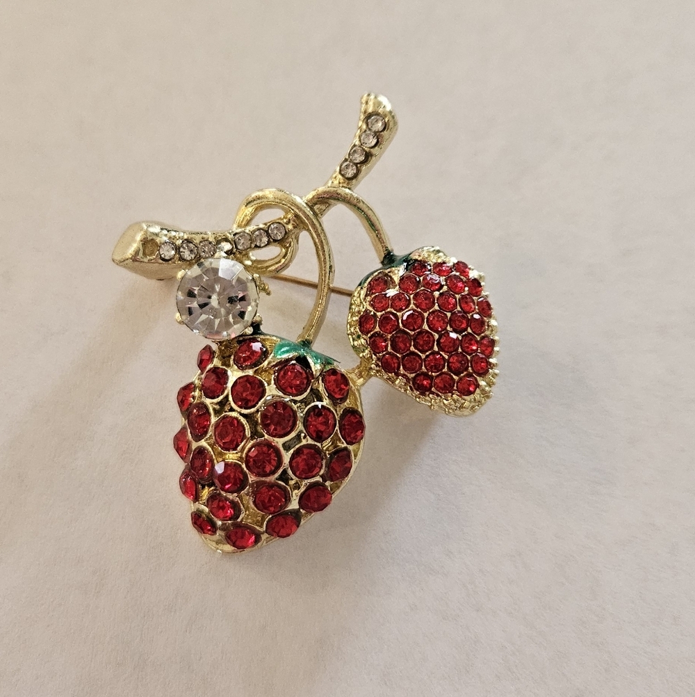Strawberry Brooch Pin Rhinestones Crystals Gold Tone Fruit Strawberries